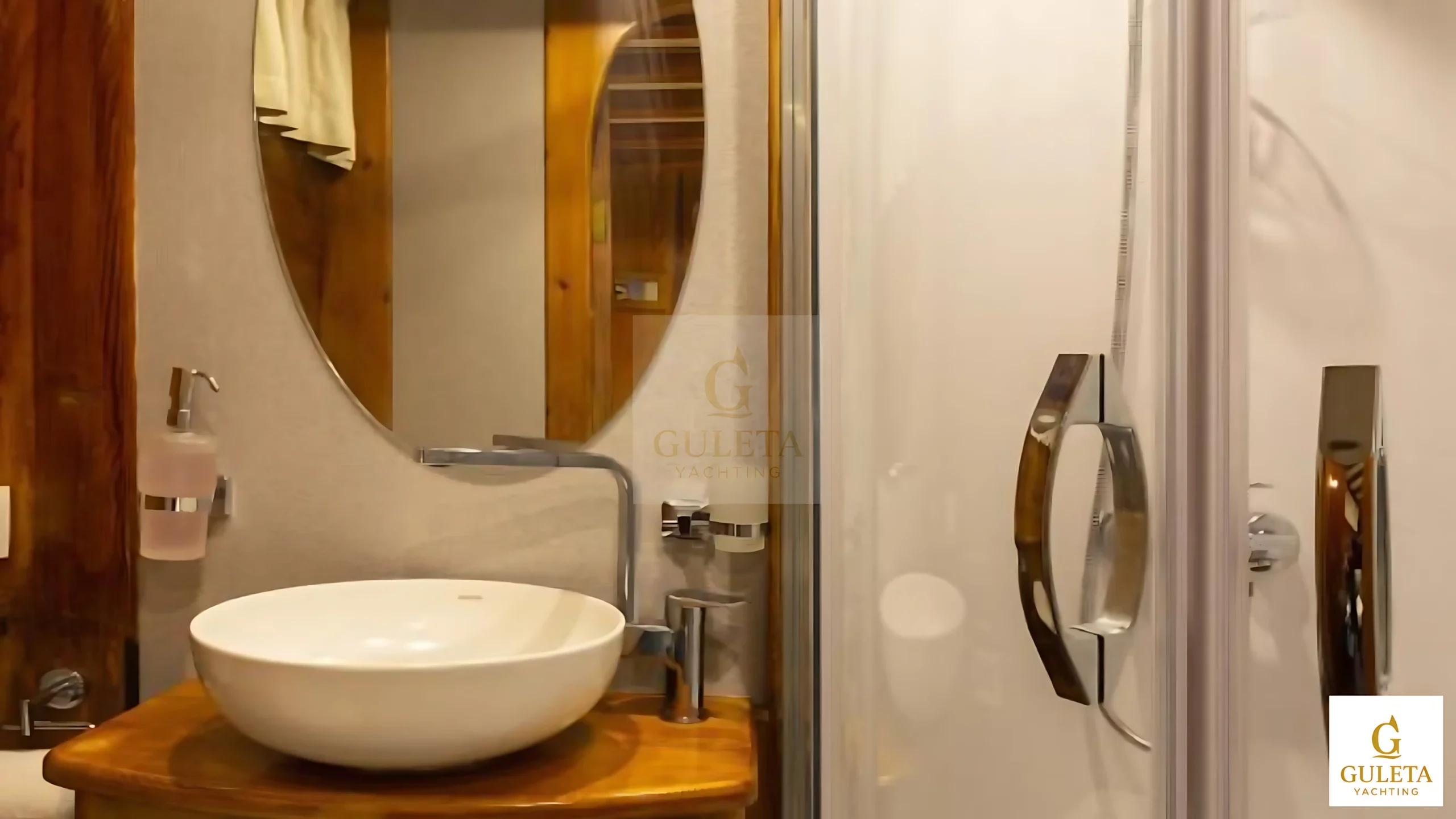 Gemibasi Gulet bathroom and sink area