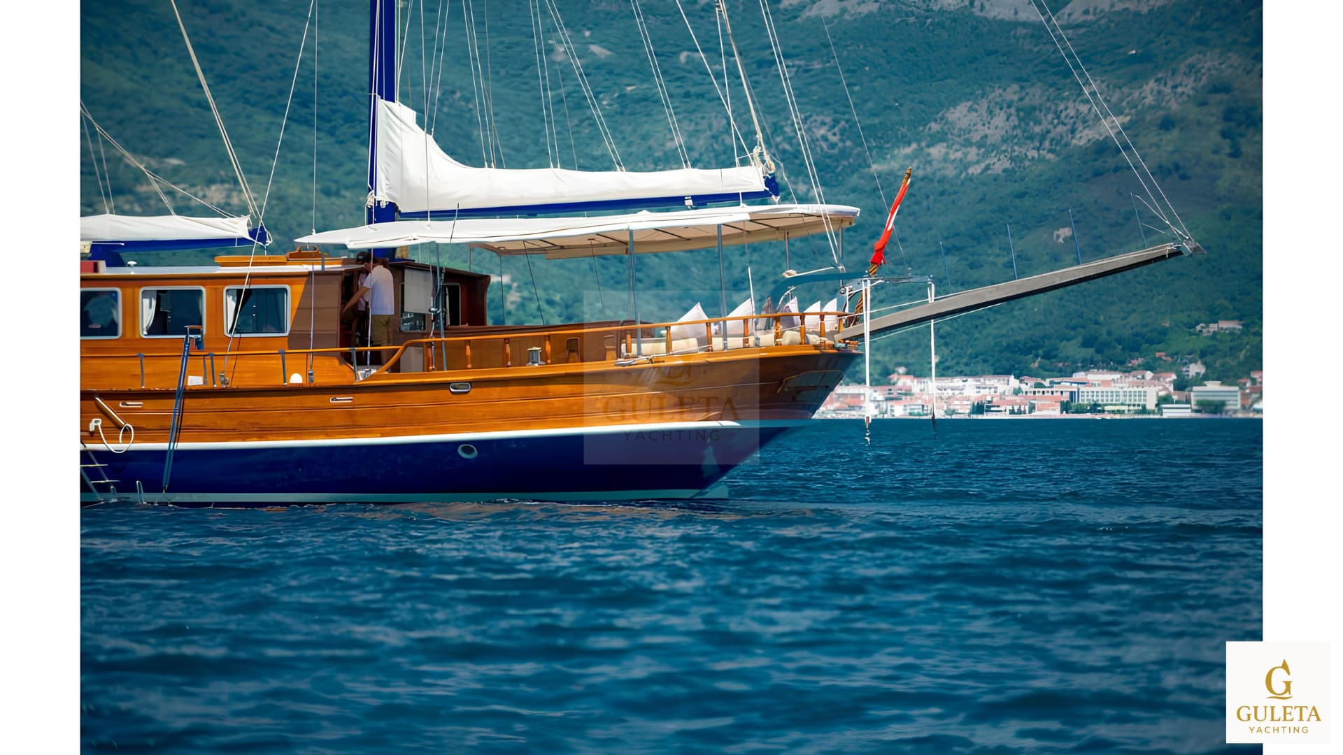 Gold decorative graphic enhancing the luxury theme of Kaptan Şevket Gulet yacht page design.